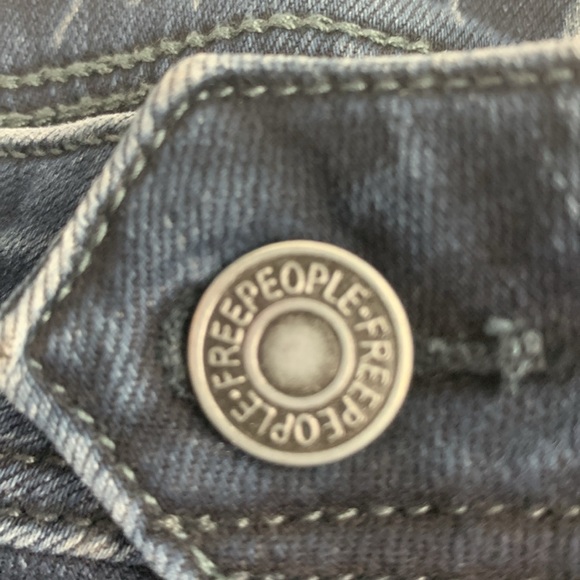Free People We The Free Dark wash Skinny denim jeans SZ 28 Raw hem Stretch NWOT - Picture 9 of 16
